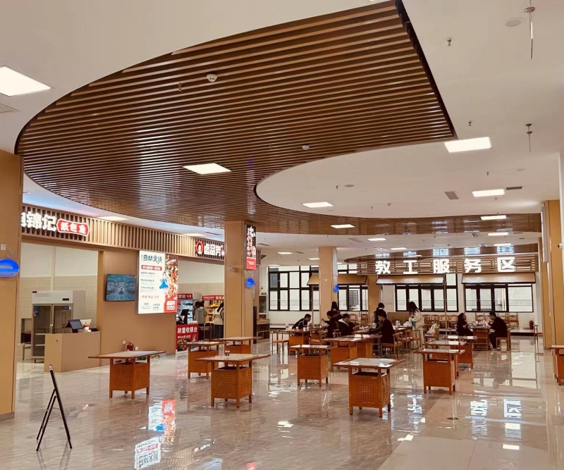 学校食堂